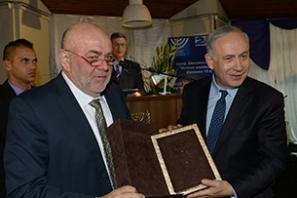 «Евреев всегда били не по паспорту, а по морде В КГБ Рабиновича отговаривают ехать в Израиль: - Думаете, вам там будет хорошо?